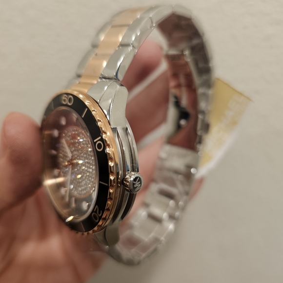 Michael kors womans Runway black dial rose two tone stainless steel watch - Picture 8 of 9